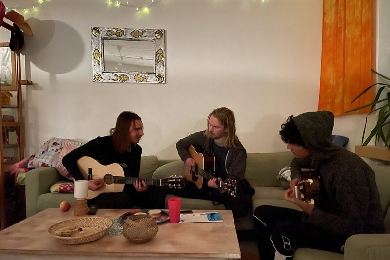 Music time in the kitchen